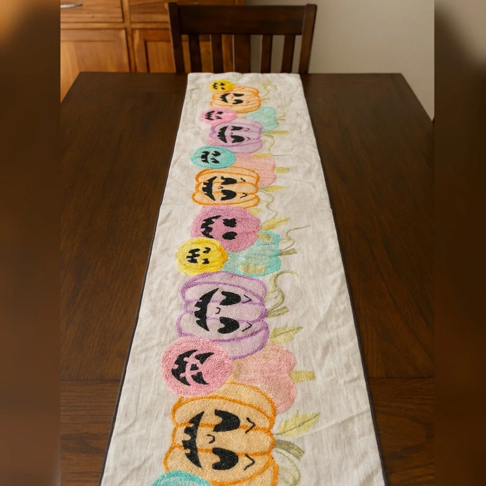 Max Studio Home Textured‎ Halloween Table Runner Colorful Pumpkins Decor NWOT